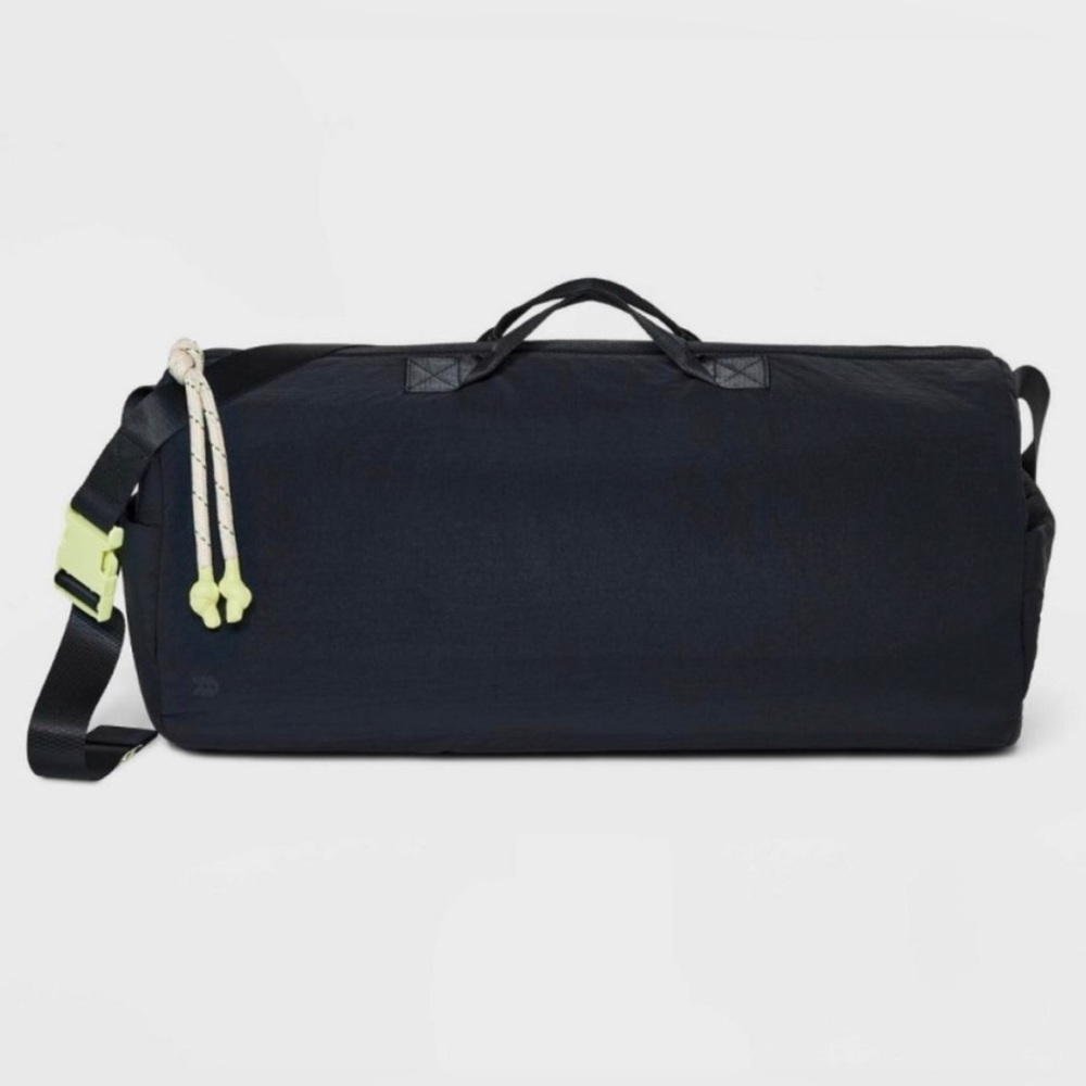 All In Motion Black Gym Duffel Bag Weekender Nylon Pockets Crossbody Strap NEW - Picture 4 of 4